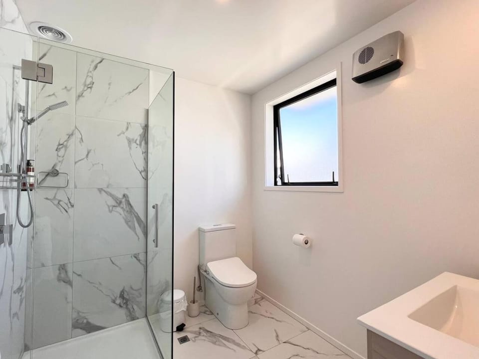 Salisbury One Bedroom Retreat with Courtyard House in Christchurch