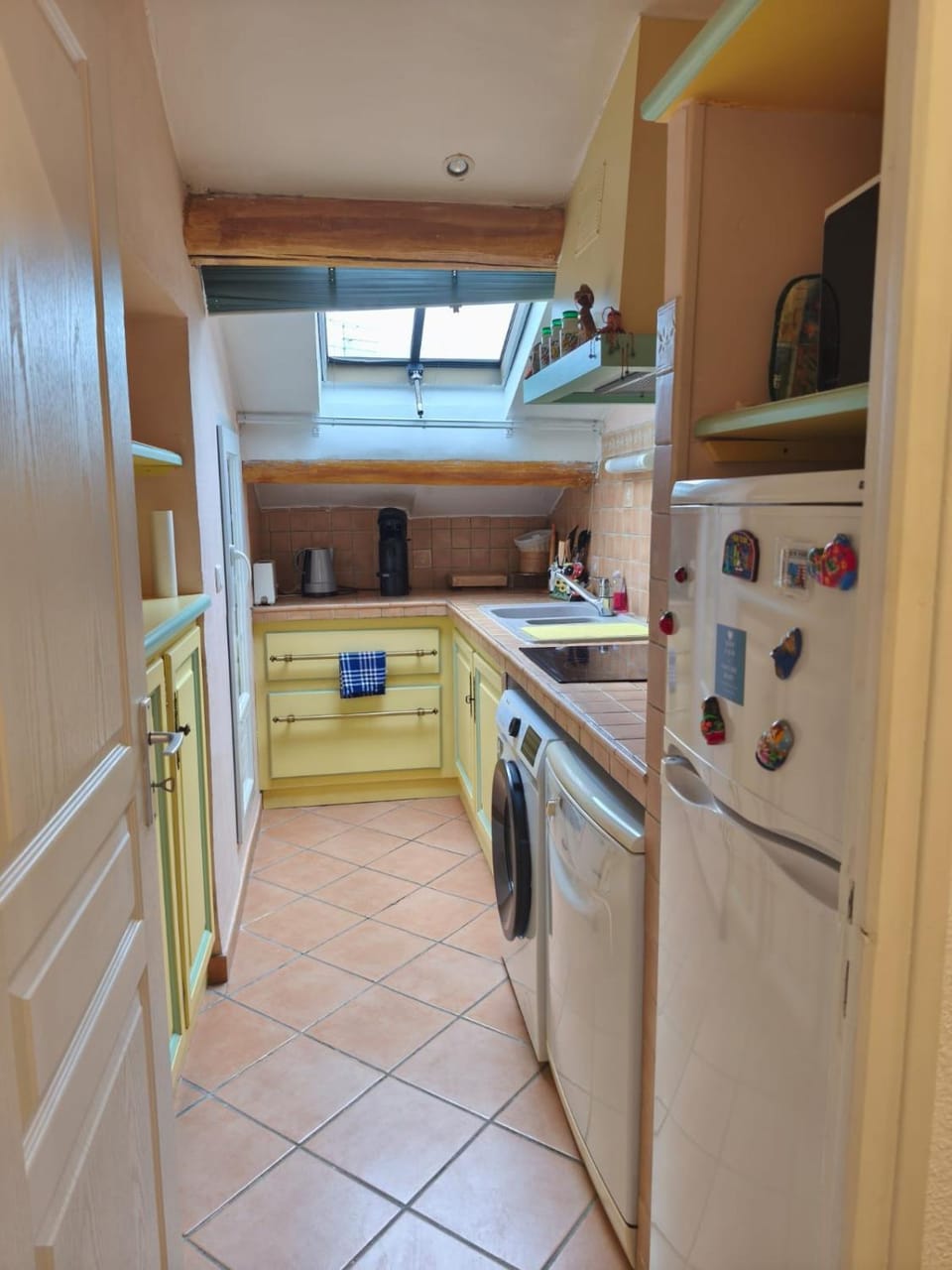 Coffee/tea facilities, Kitchen or kitchenette, dishwasher, microwave, oven, stove, toaster, washing machine
