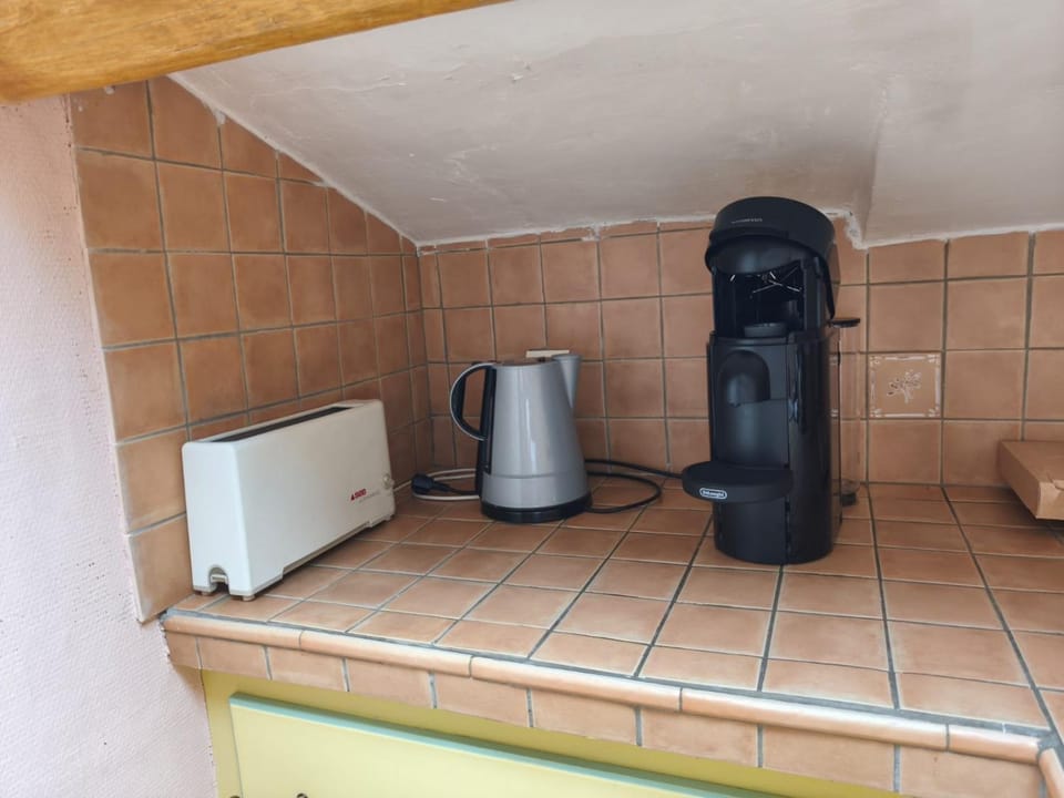 Coffee/tea facilities, toaster