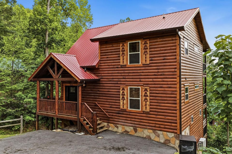View & A Pool by American Patriot Getaways House in Gatlinburg