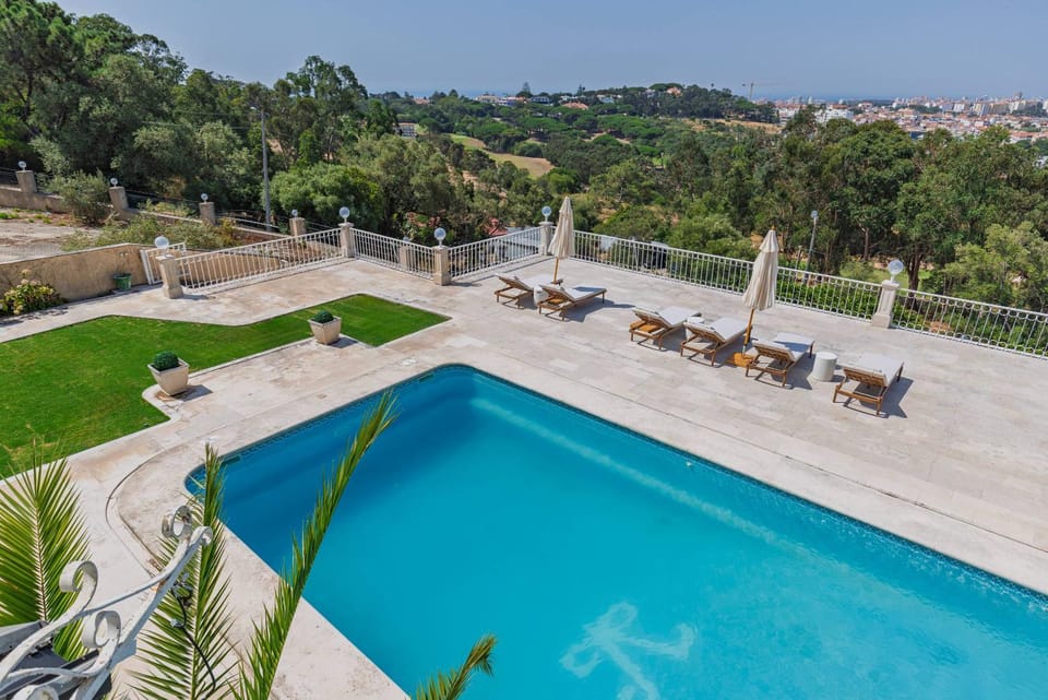 184 - Ocean Views Golf Villa Villa in Estoril