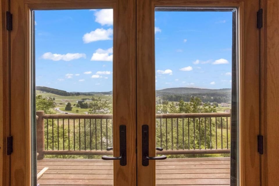 8BR Water View - Hot Tub 6 acres House in Deep Creek Lake