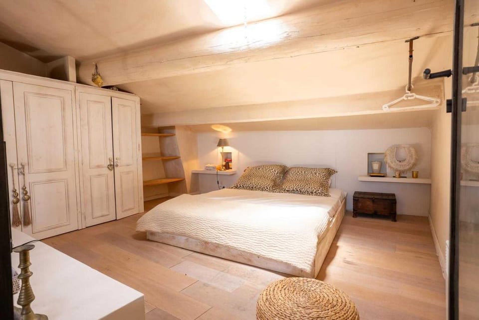 Bed, Photo of the whole room, Bedroom, wardrobe