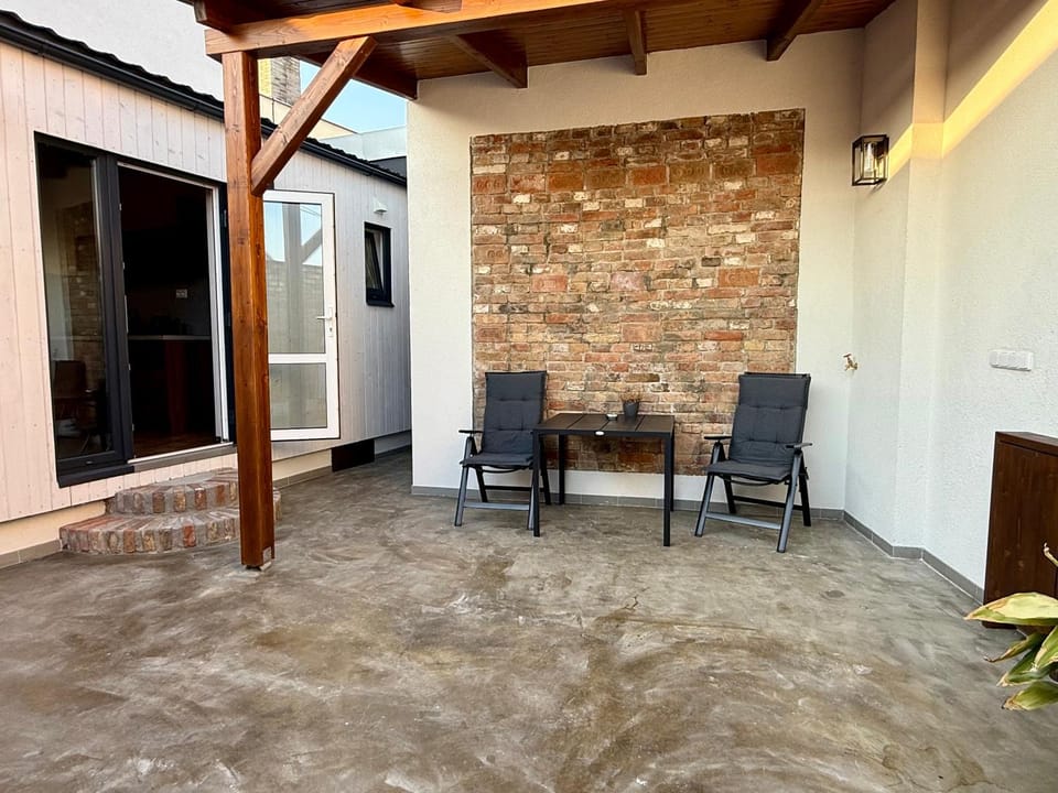 Patio, Balcony/Terrace, Seating area