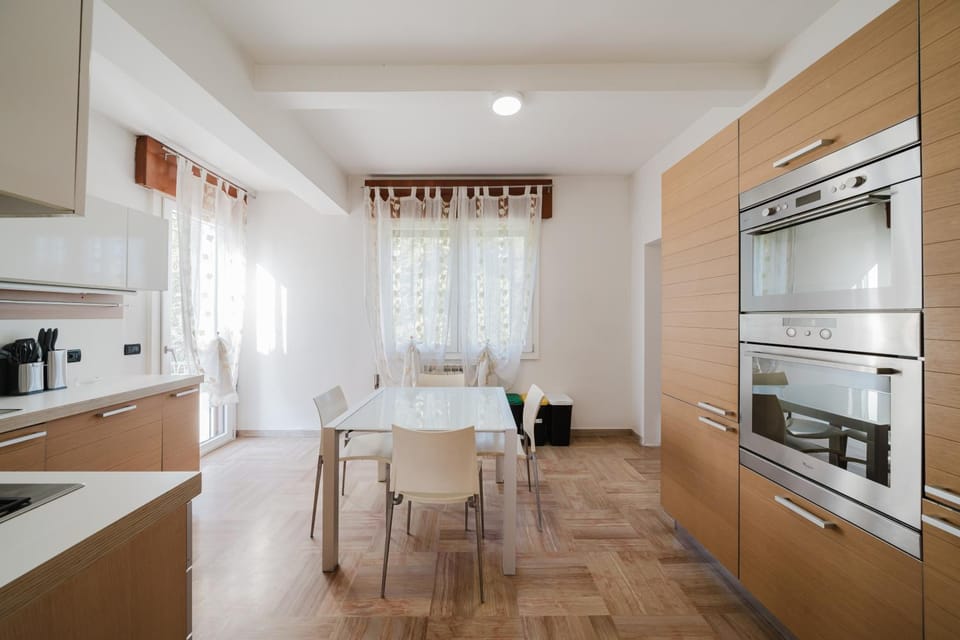 Lunch, kitchen