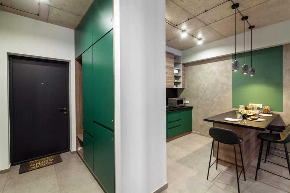 Kitchen or kitchenette, Dining area