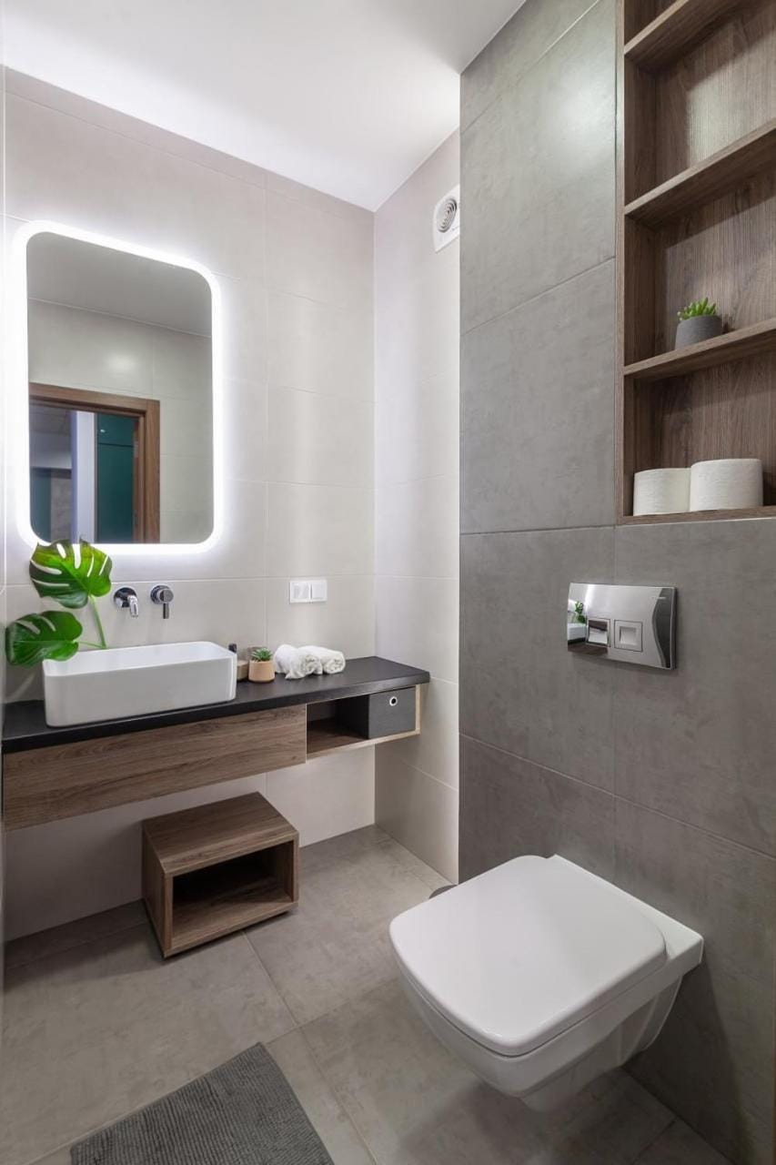 Toilet, Bathroom, towels