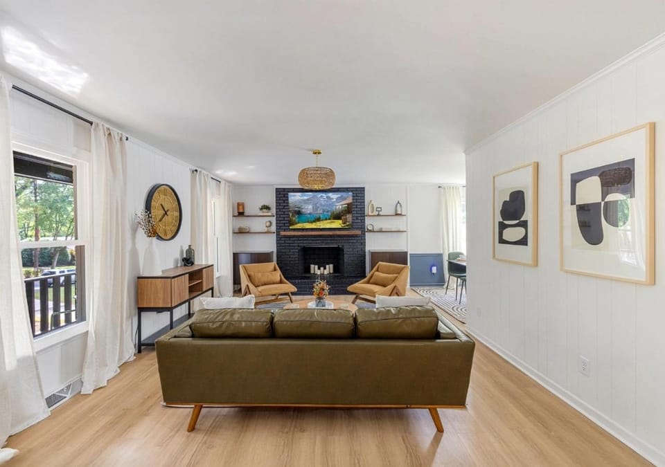 Communal lounge/ TV room, TV and multimedia, Living room, Photo of the whole room, Seating area, Evening entertainment