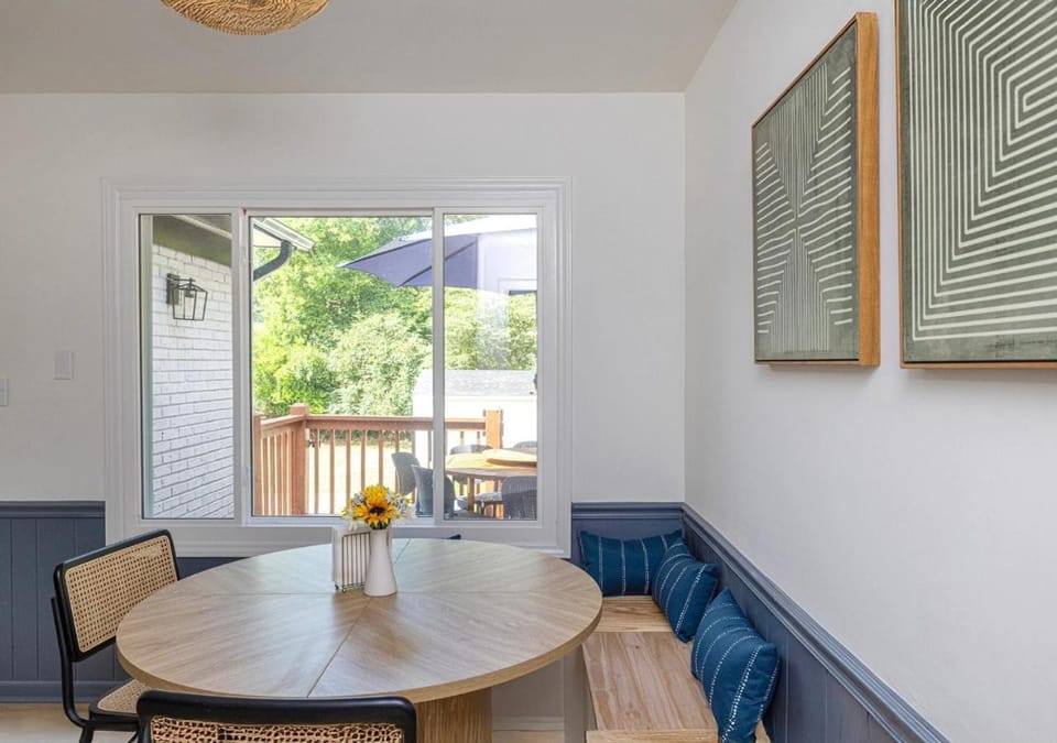Seating area, Dining area