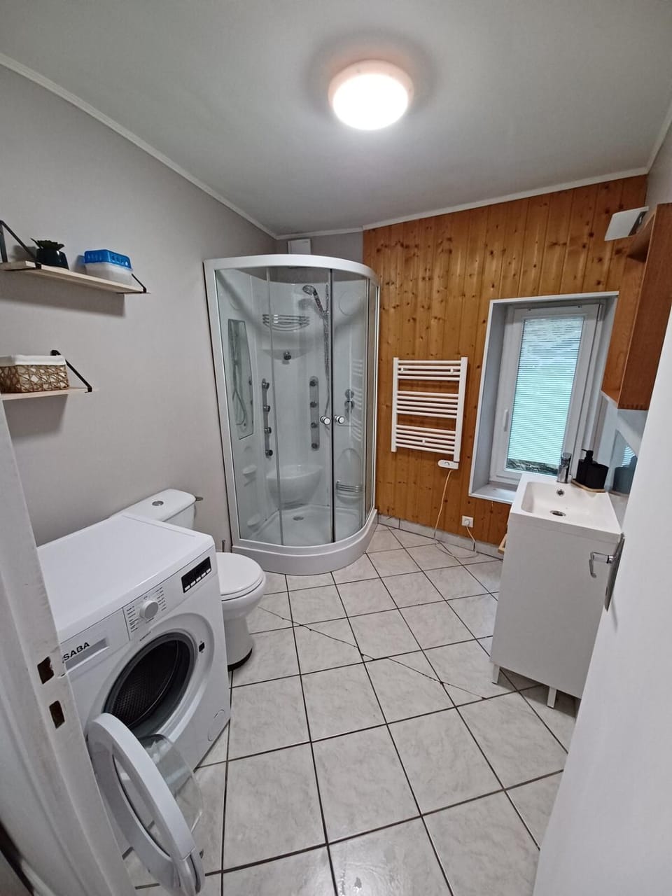 Bathroom, washing machine