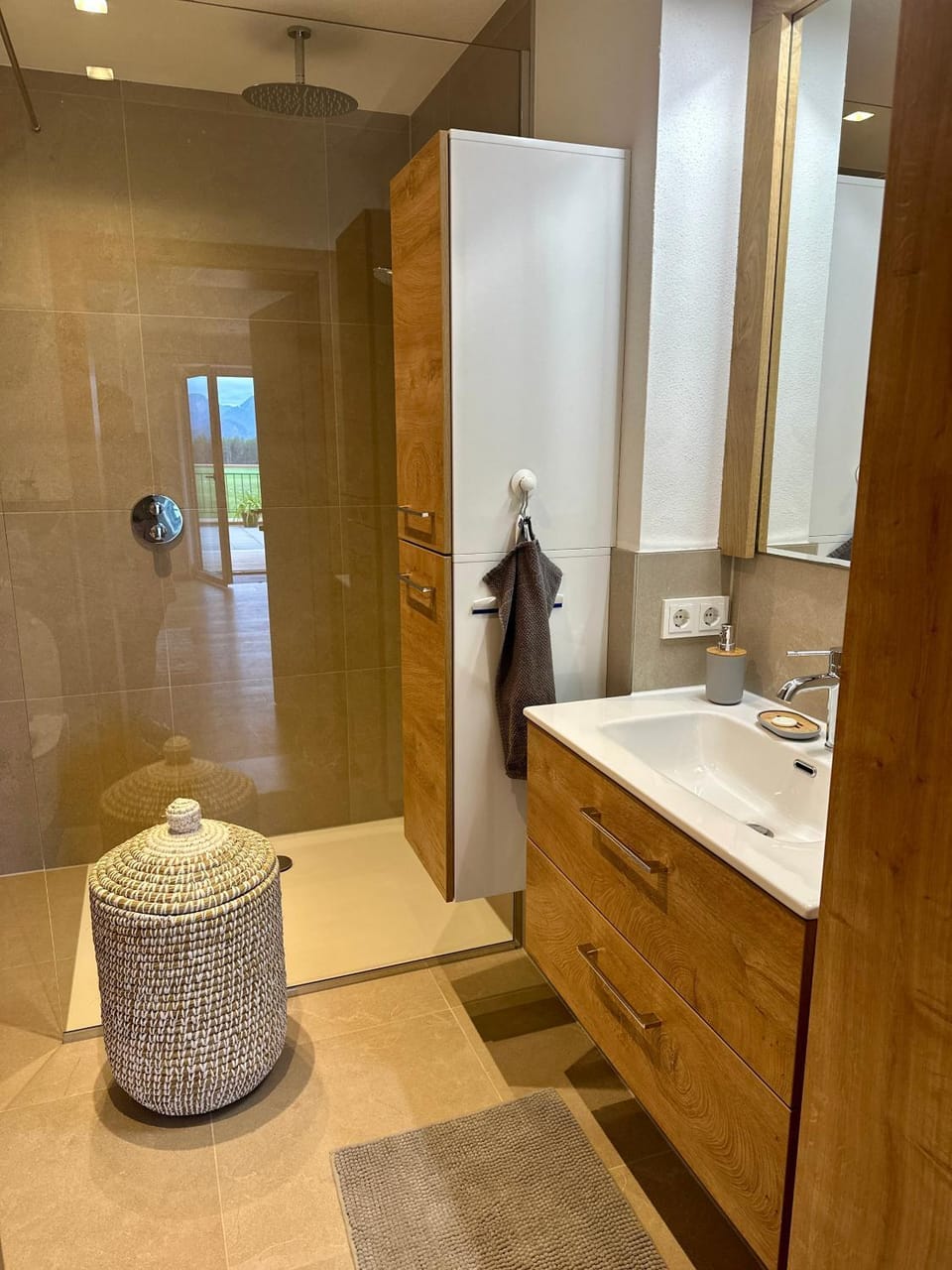 Shower, Bathroom, towels