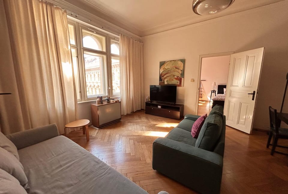 TV and multimedia, Living room, Photo of the whole room, Seating area