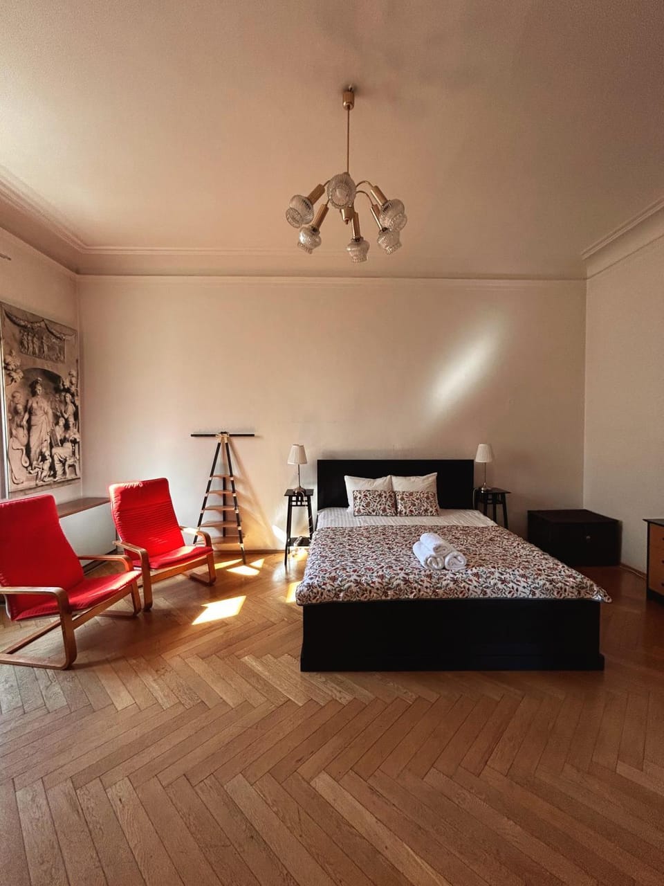 Bed, Seating area, Bedroom