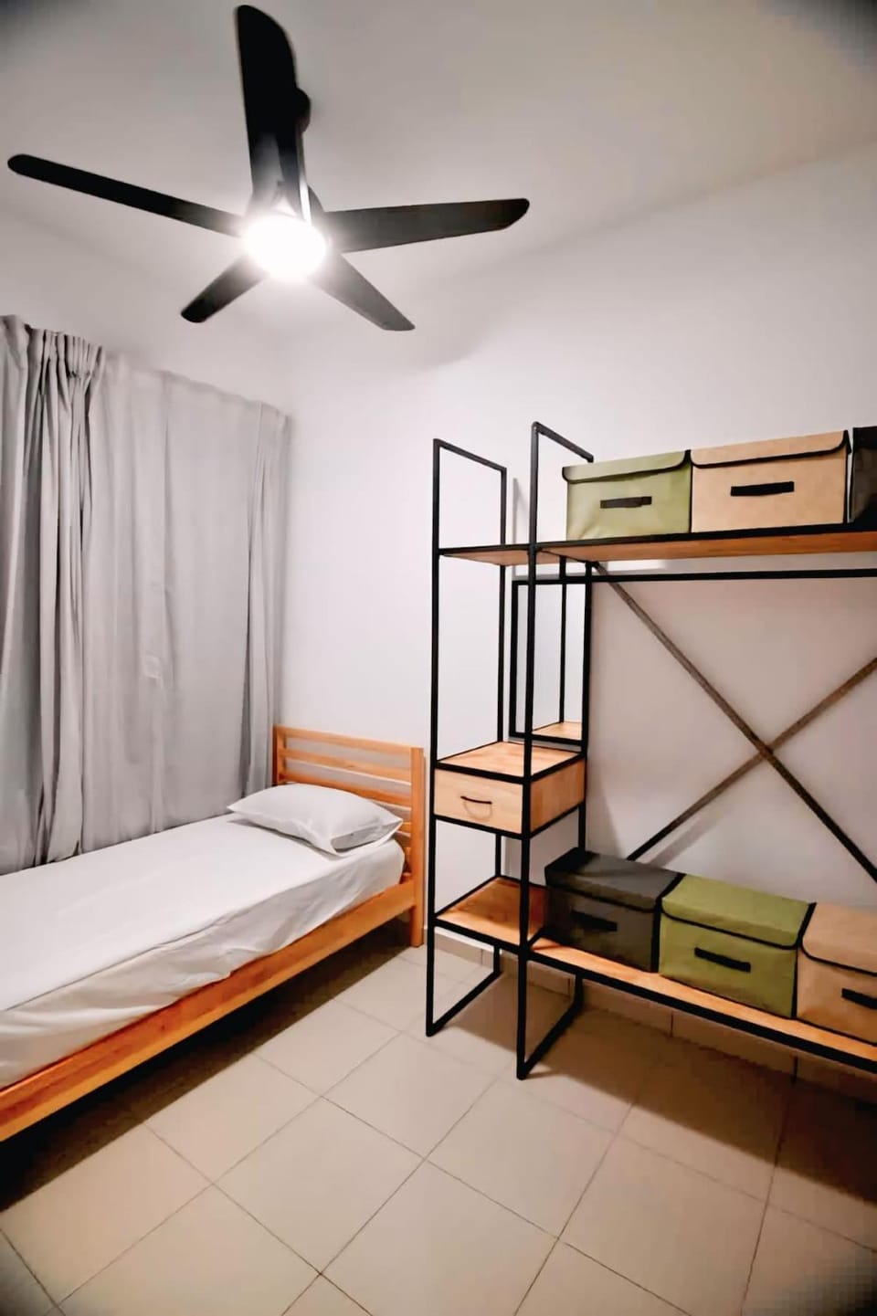 Bedroom, bunk bed