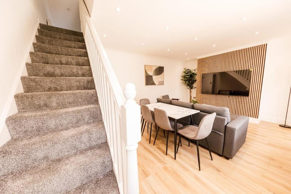 3BR Modern Stay - Wi-Fi & Parking Apartment in Sunderland