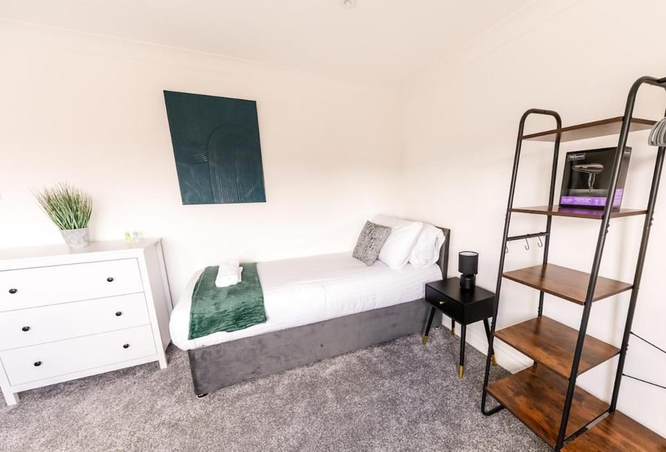 3BR Modern Stay - Wi-Fi & Parking Apartment in Sunderland