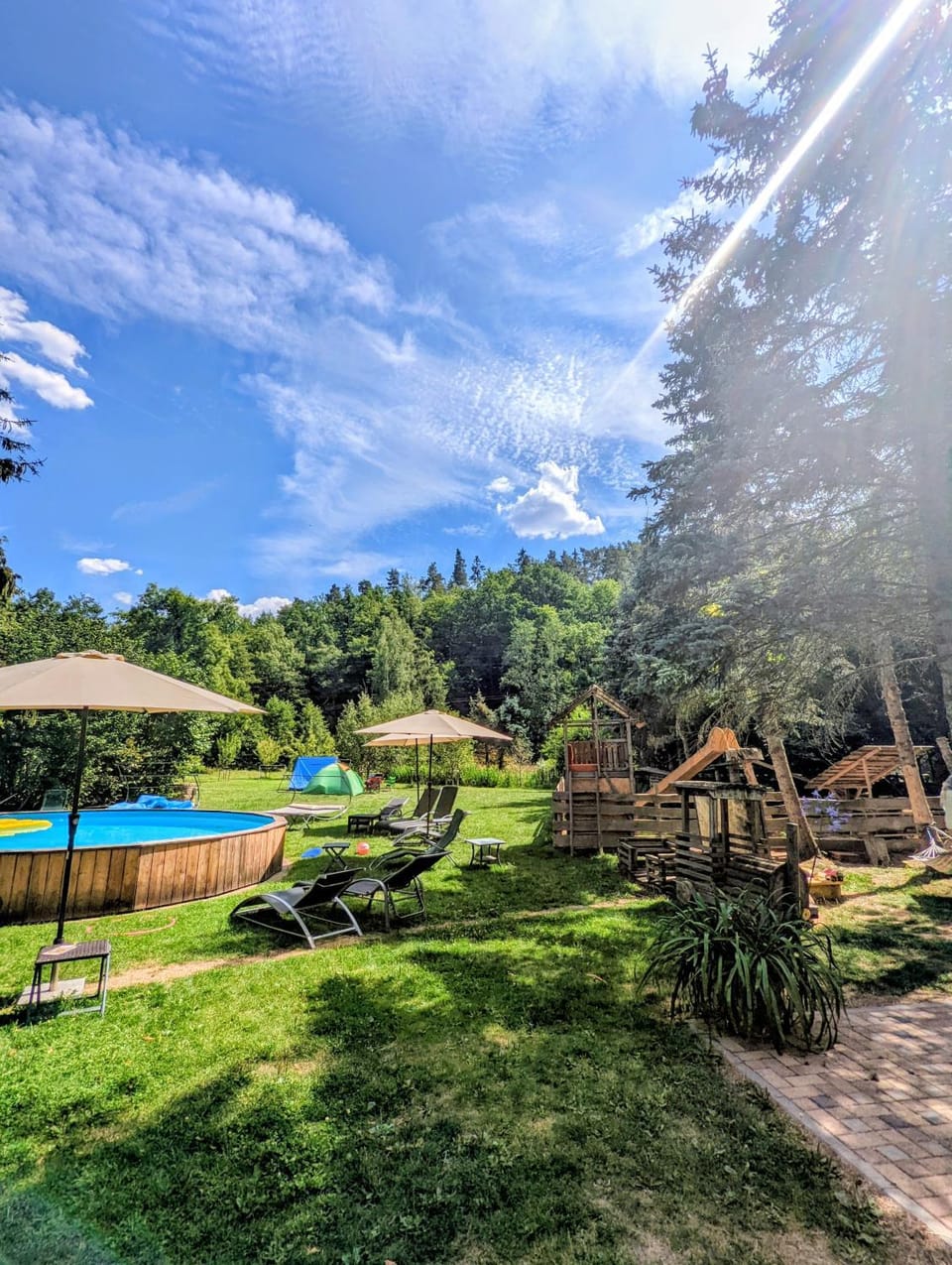 Patio, Day, Garden, Swimming pool