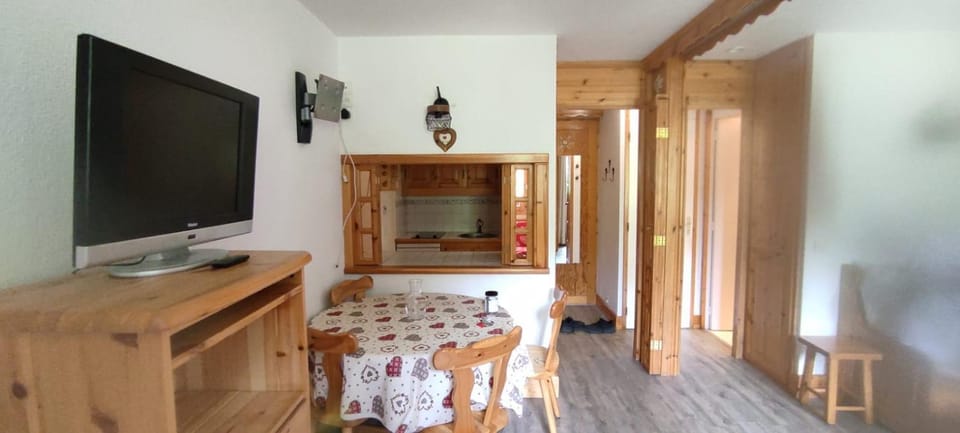 Studio divisible Montchavin draps serviettes torchons non fournis Ménage à faire Apartment in Landry