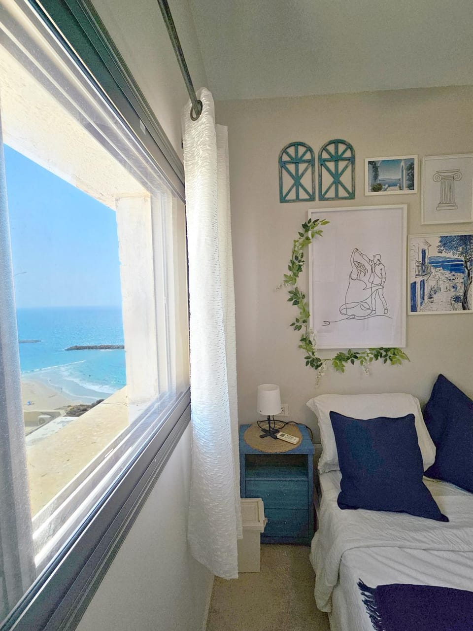 Bed, Bedroom, Sea view