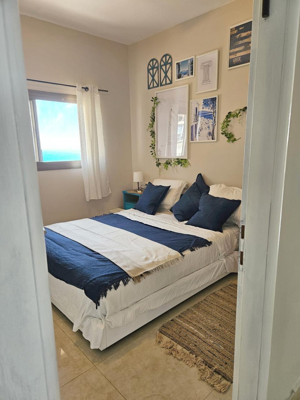 Bed, Bedroom, Sea view