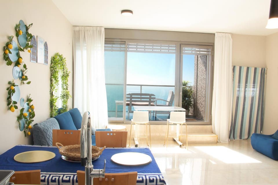Dining area, Sea view, kitchen