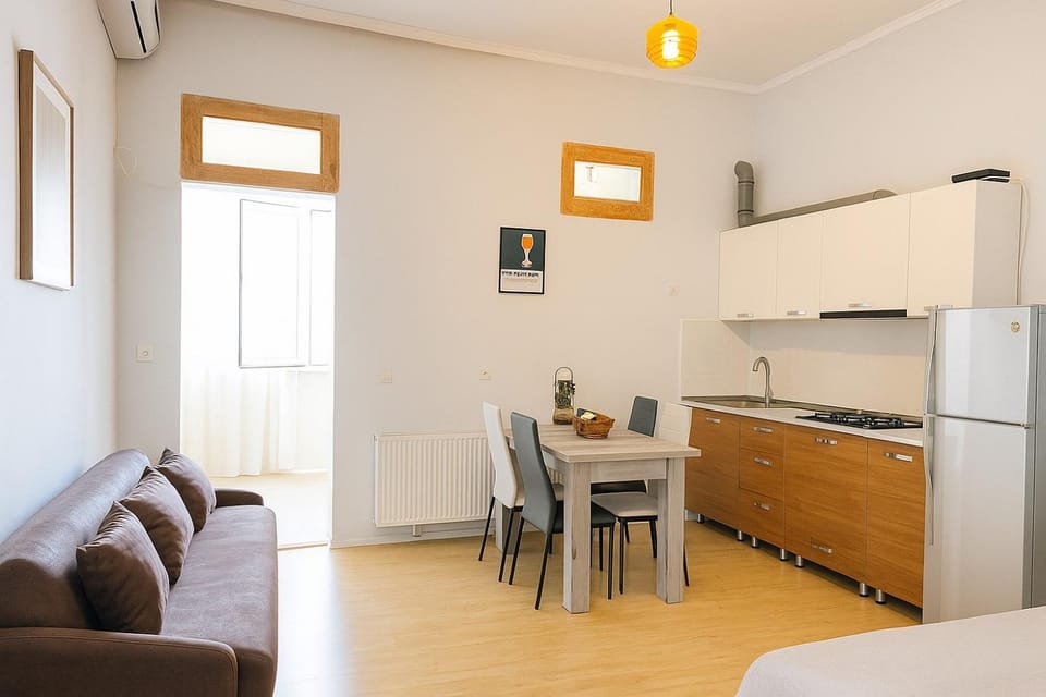 Kitchen or kitchenette, Living room