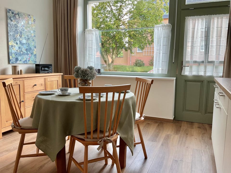 Seating area, Dining area