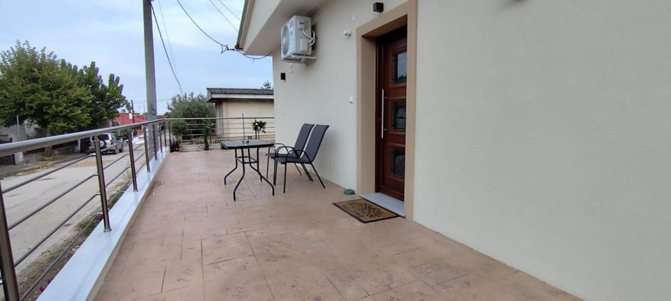 Facade/entrance, Balcony/Terrace