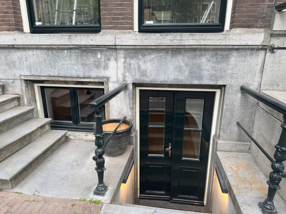 Herengracht 204 Souterrain Studio Apt without kitchen Bed and Breakfast in Amsterdam
