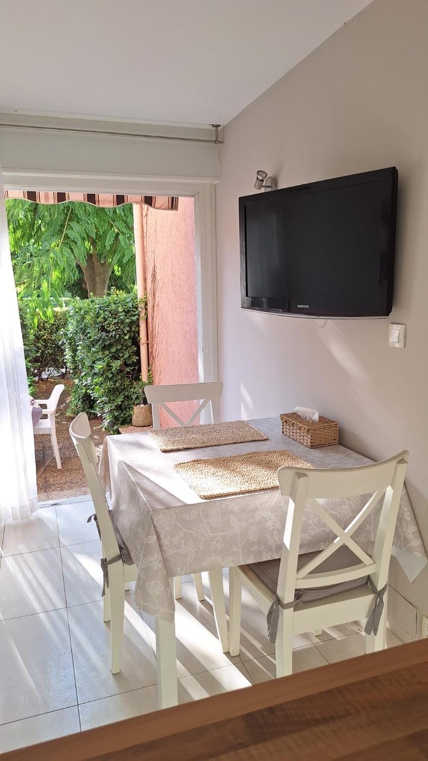 TV and multimedia, Dining area
