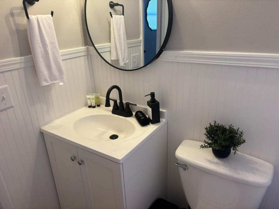 Bright & Convenient Living Near K-State Unit 6 Apartment in Manhattan