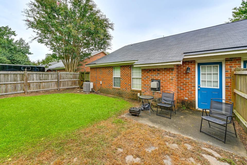 1 Mi to ECU Hospital: Greenville Home w/ Yard! House in Greenville