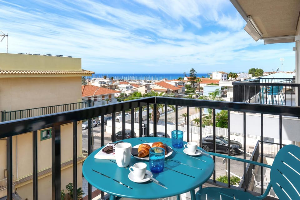 Balcony/Terrace, Food and drinks, Dining area, Food, Sea view, Breakfast, internet