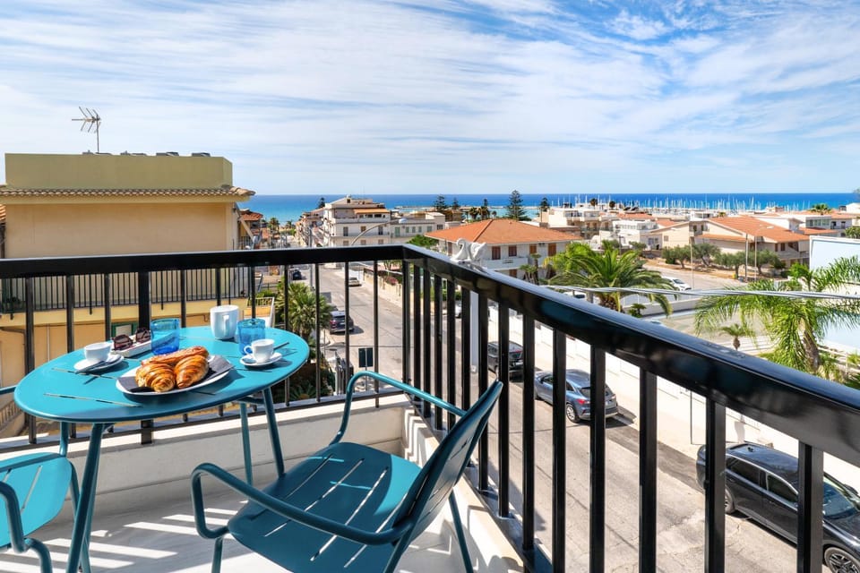 Day, Natural landscape, View (from property/room), Balcony/Terrace, Food and drinks, Sea view, Continental breakfast, internet