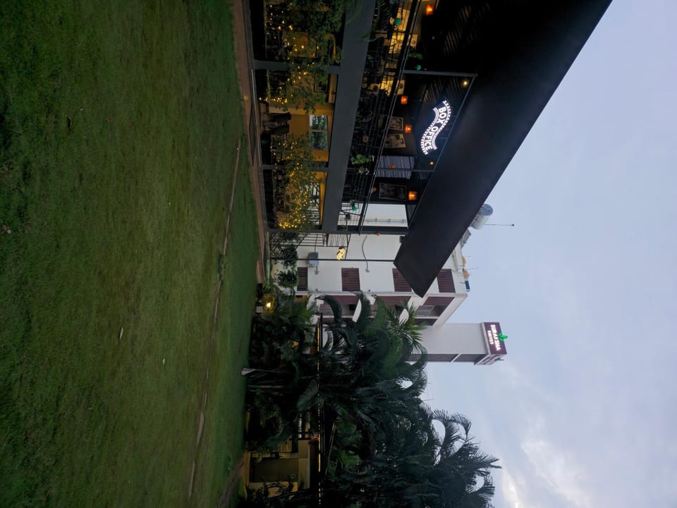Restaurant/places to eat, Garden, Garden view