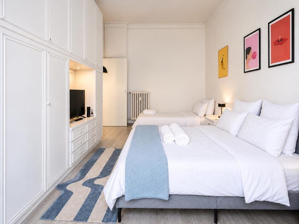 Bed, TV and multimedia, Photo of the whole room, Bedroom, towels, wardrobe