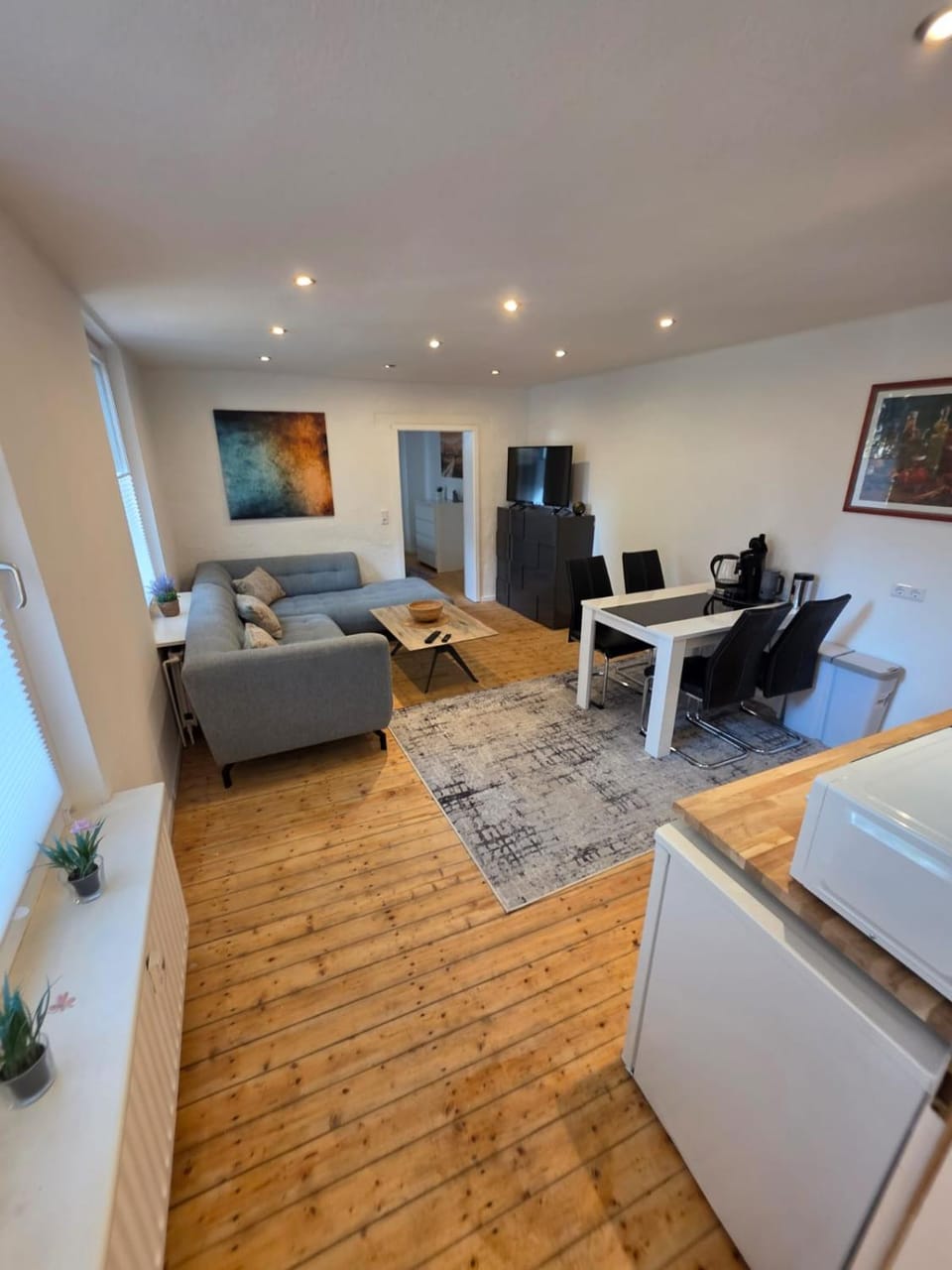Communal lounge/ TV room, TV and multimedia, Living room, Seating area, Evening entertainment