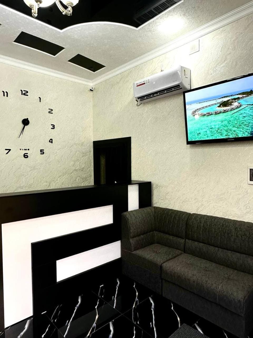 Lobby or reception, Internal: Not applicable to any particular room
