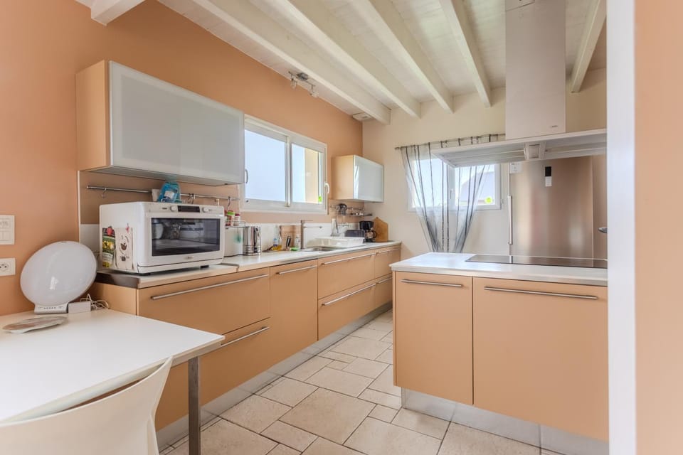 Kitchen or kitchenette, Living room