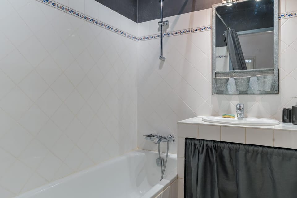 Bathroom, Living room