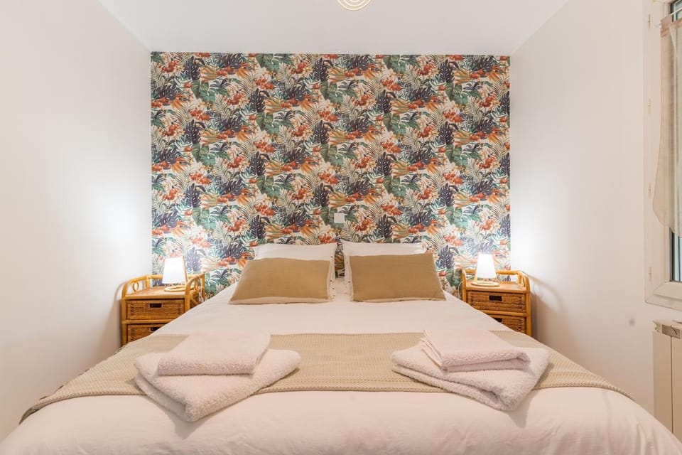 Living room, Bedroom