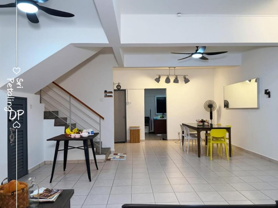 Familia Homestay 15pax 4R4B KL House in Federal Territory of Kuala Lumpur