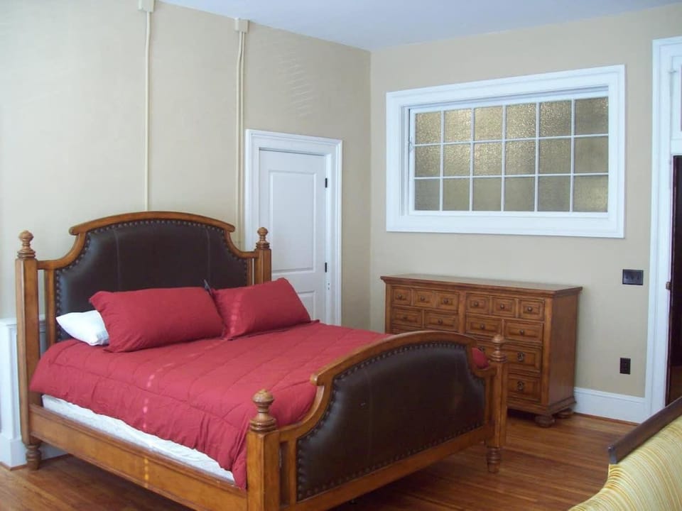 Large Historic Downtown Loft Front Apartment in Macon
