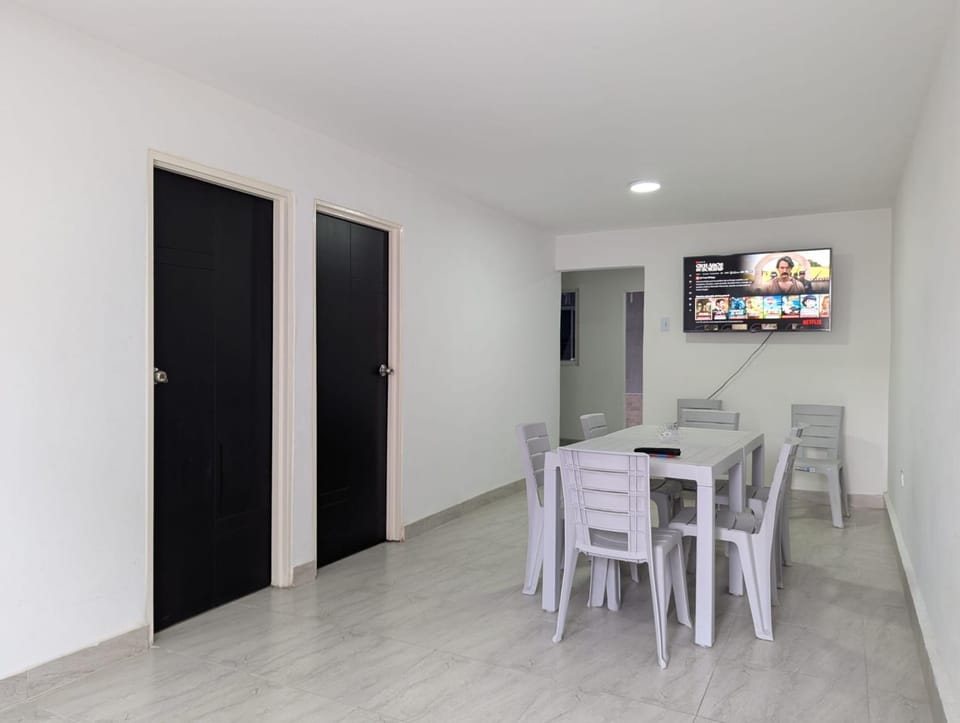 Communal lounge/ TV room, TV and multimedia, Kitchen or kitchenette, Dining area