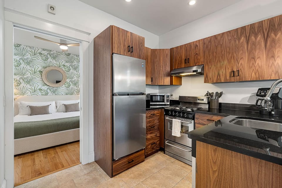 Casita Tropical l Walk to DT l Mins to Beach Apartment in Saint Augustine