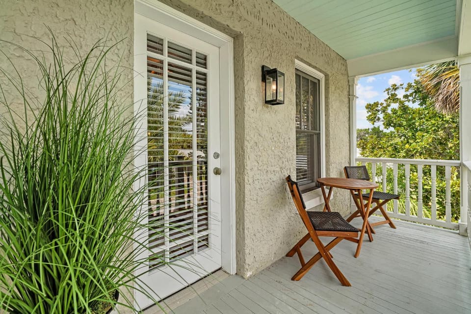 Casita Tropical l Walk to DT l Mins to Beach Apartment in Saint Augustine