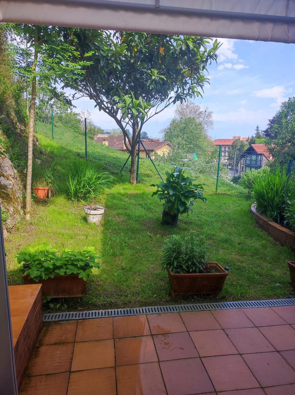 El jardín de Max, apartamento céntrico con jardín privado y parking Apartment in Western coast of Cantabria
