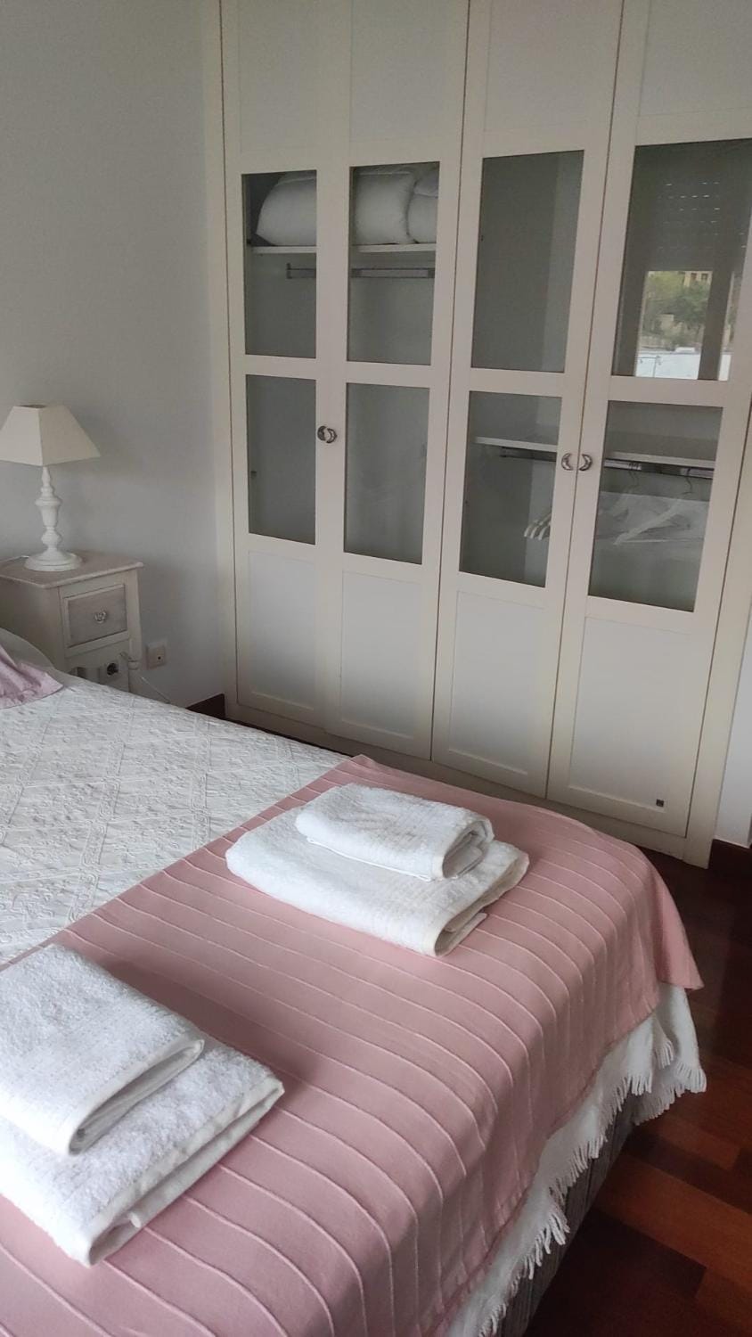 El jardín de Max, apartamento céntrico con jardín privado y parking Apartment in Western coast of Cantabria