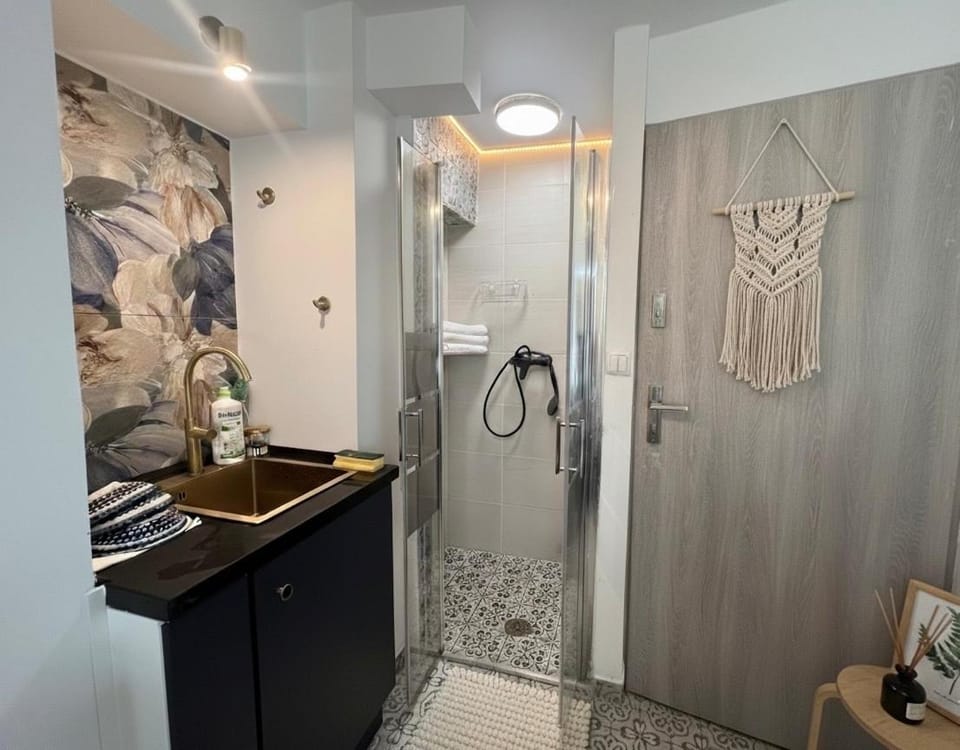 Przytulny pokój z łazienką w centrum Gdyni & Free Parking Apartment in Pomeranian Voivodeship