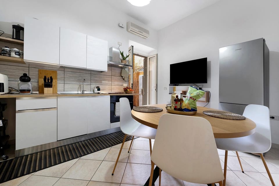 Property building, Kitchen or kitchenette, Living room